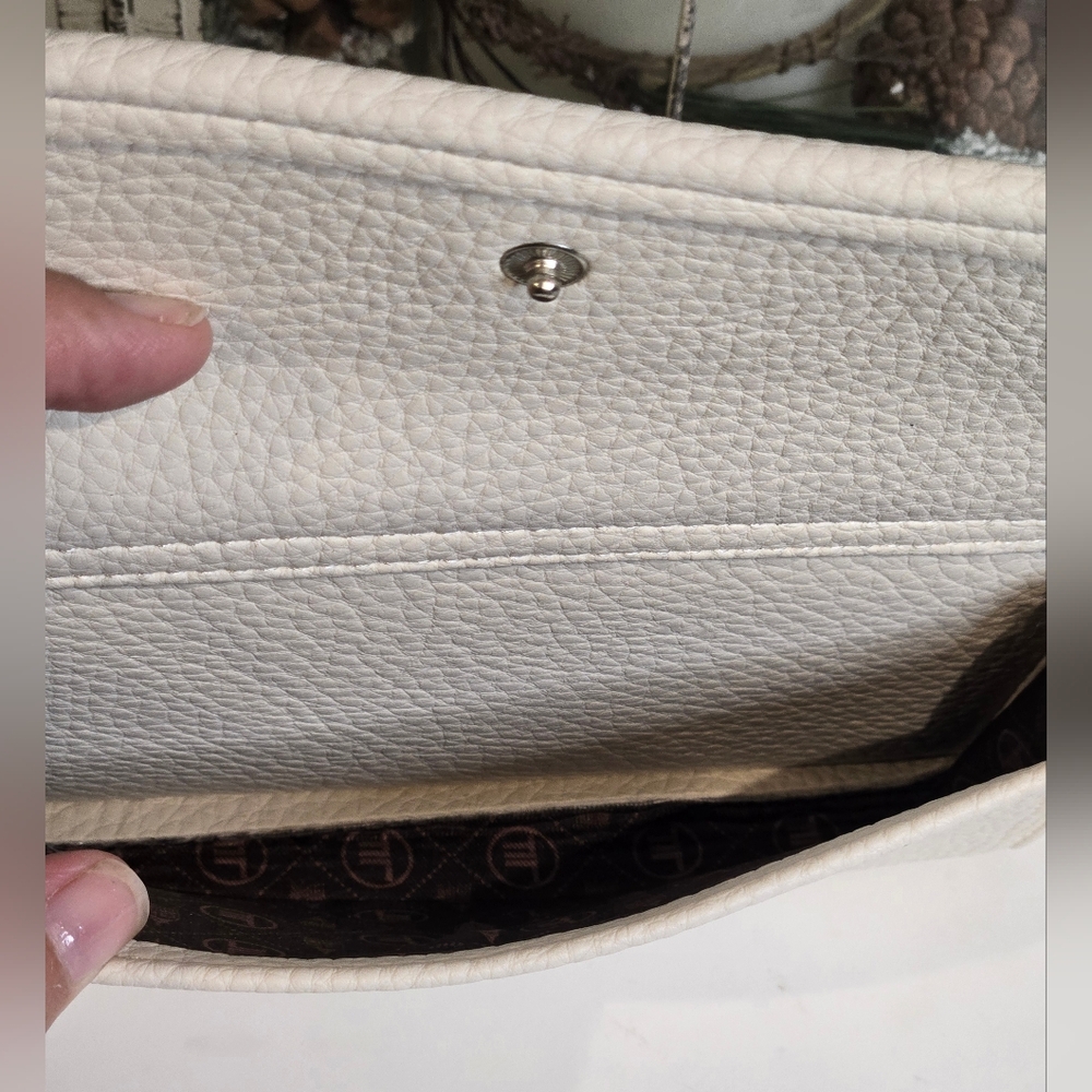 London Fog Zip Around Leather Wallet - Picture 3 of 5